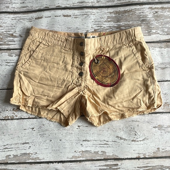 NEW!  Da-Nang Shorts - Sz M - Picture 1 of 14
